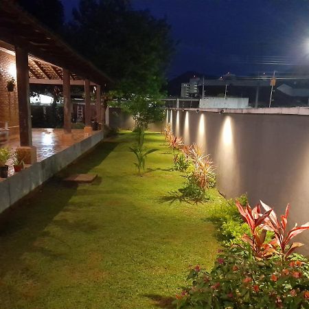 Hospedagem Economica Flor De Maria Caraguatatuba Esterno foto